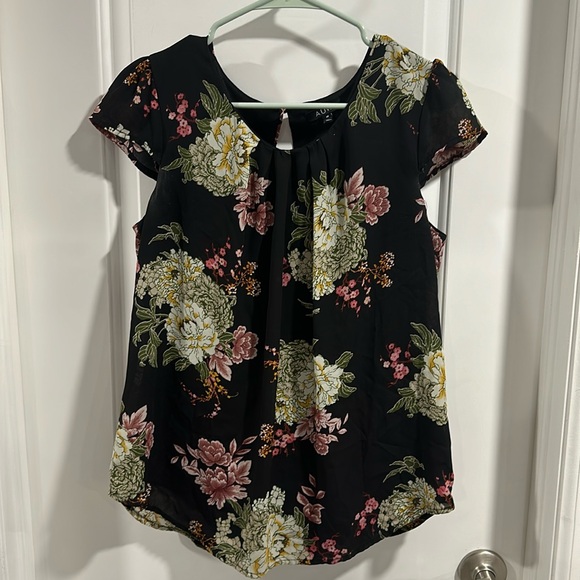 AUW Tops - AUW Floral Scoop-neck Top with Keyhole Back